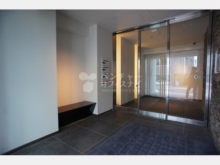 入口　【代々木アネックスビル（YOYOGI　ANNEX　BLDG.）】