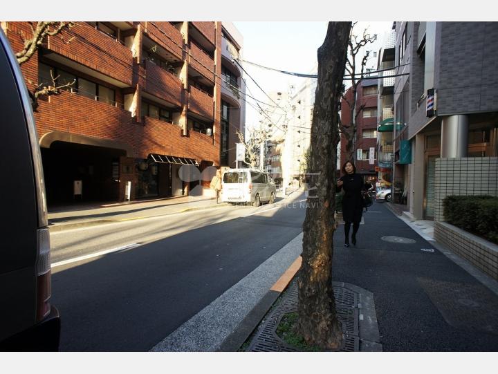 前面道路【トラスティ麹町ビル】