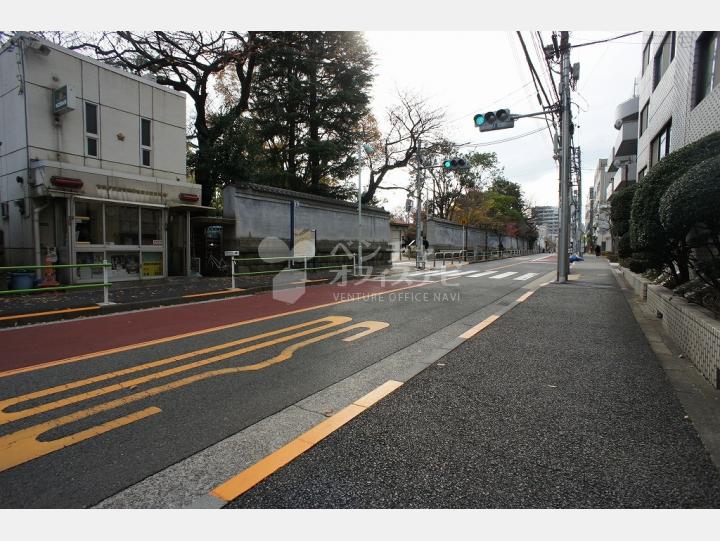 物件前通り【シャレーコート三田】