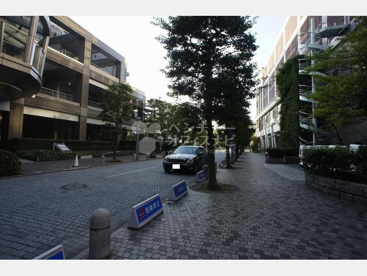 ビルの前の通り【天王洲ファーストタワー】