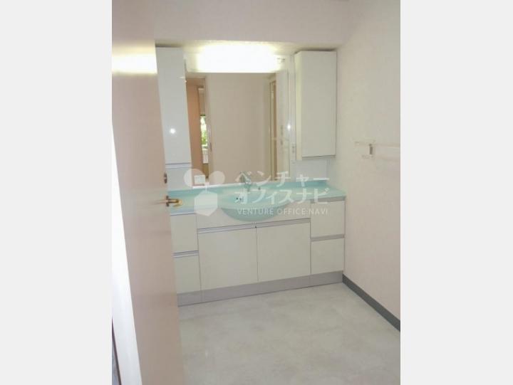 独立洗面台【チュリス赤坂】