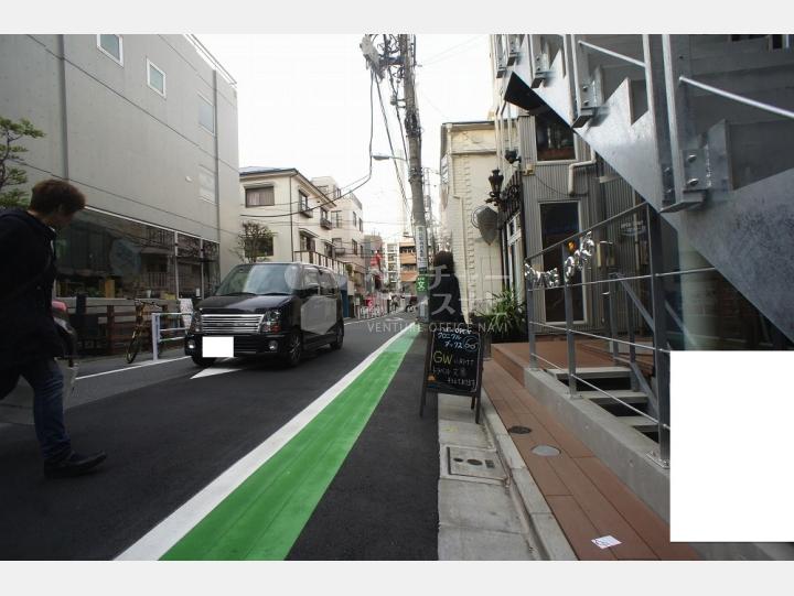 ビルの前の通り【88.DAIKANYAMA】