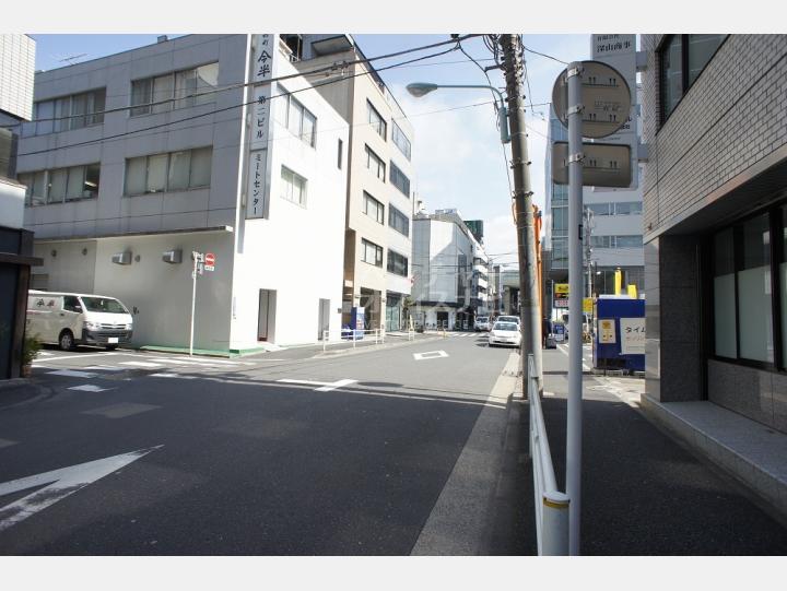 建物前通り【恵和ビル】