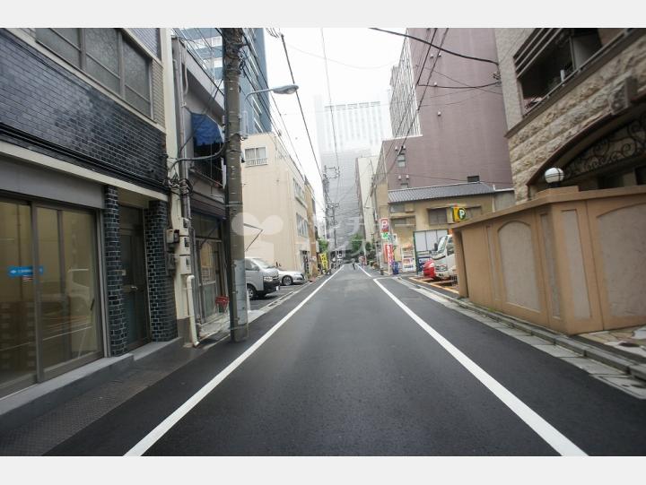 前面道路【レイ・ローズビル】