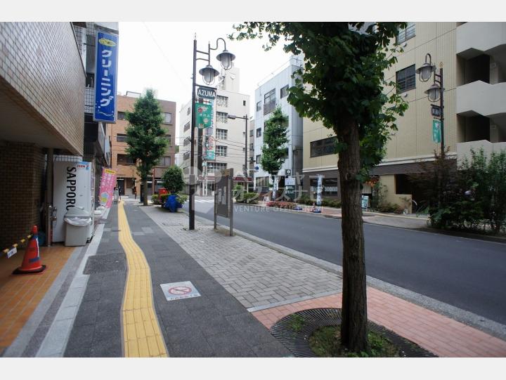 ビルの前の通り【ライオンズマンション池袋】