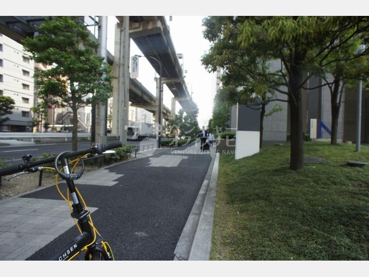前面道路【深川ギャザリアタワーN棟】