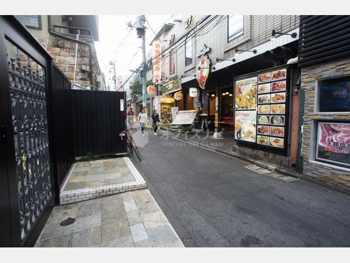 物件前の通り【グローリア初穂新宿Ⅲ】