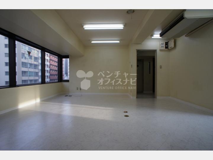 西新宿ティーオービル 室内
