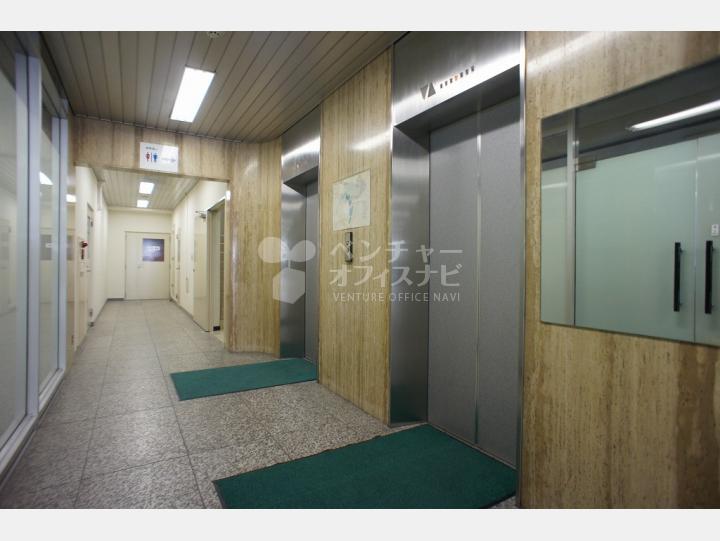 剛堂会館ビル エントランス