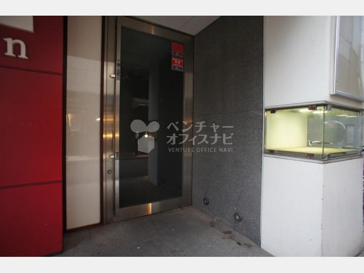 入口　【QC cube 北青山】