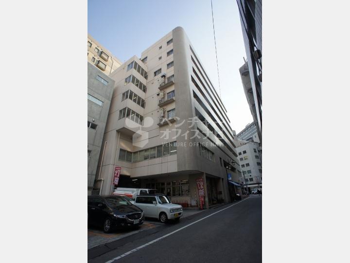 外観 白いタイル張りのSOHOマンション 【恵比寿壱番館】