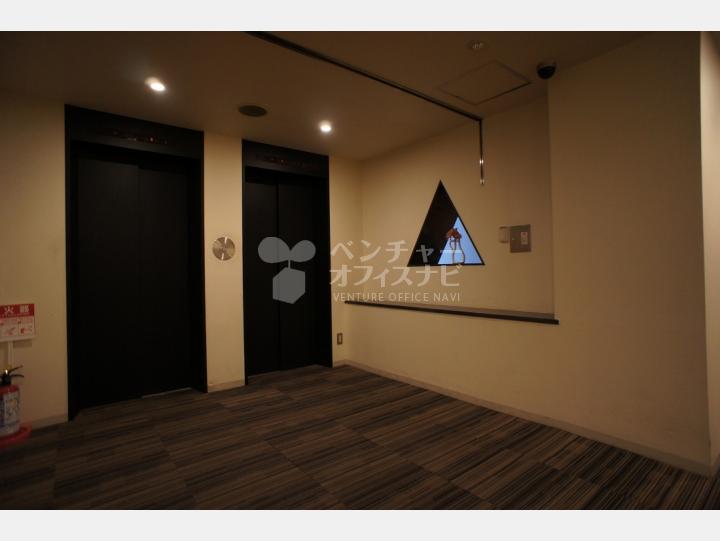 エレベーター 【エルプリメント新宿】