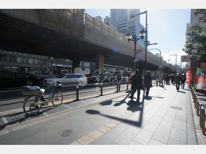 ビル前面道路【新六本木ビル】