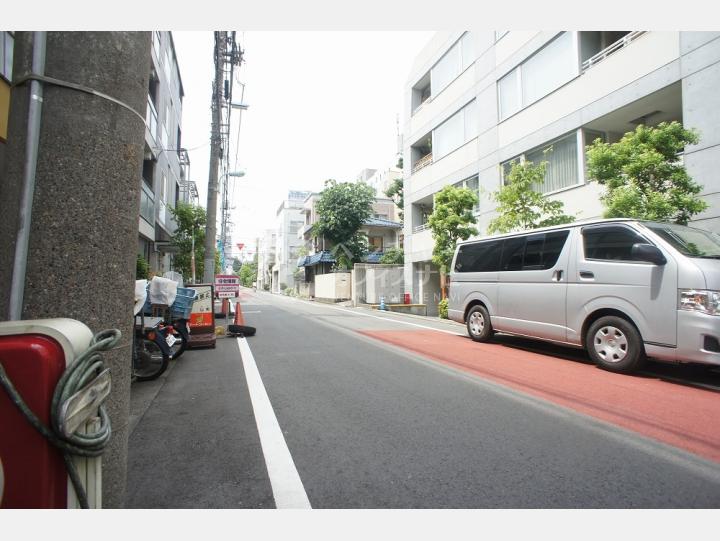 前面道路【静宏荘1号館】