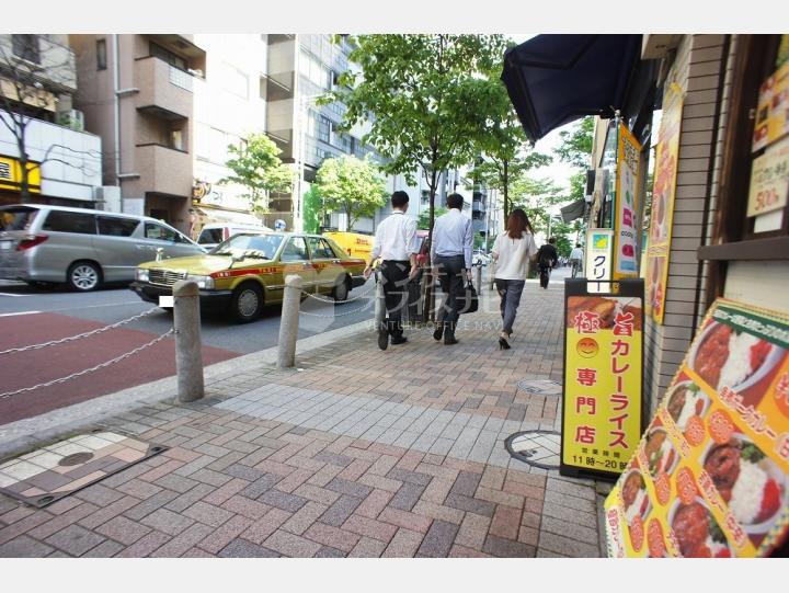 ビルの前の通り【荒井ビル】