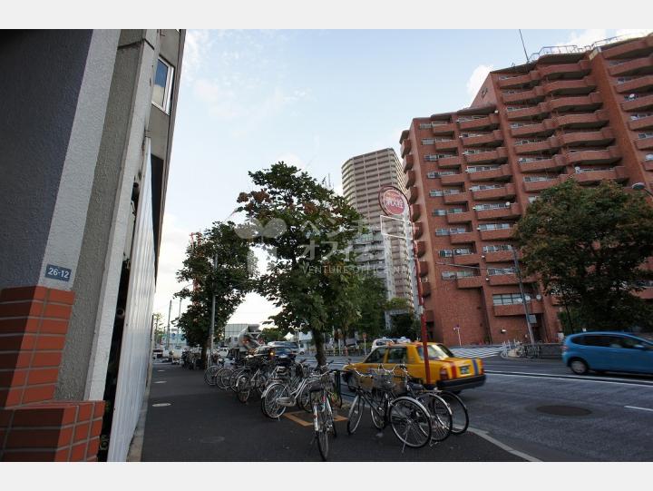 物件前通り【四谷御苑マンション】