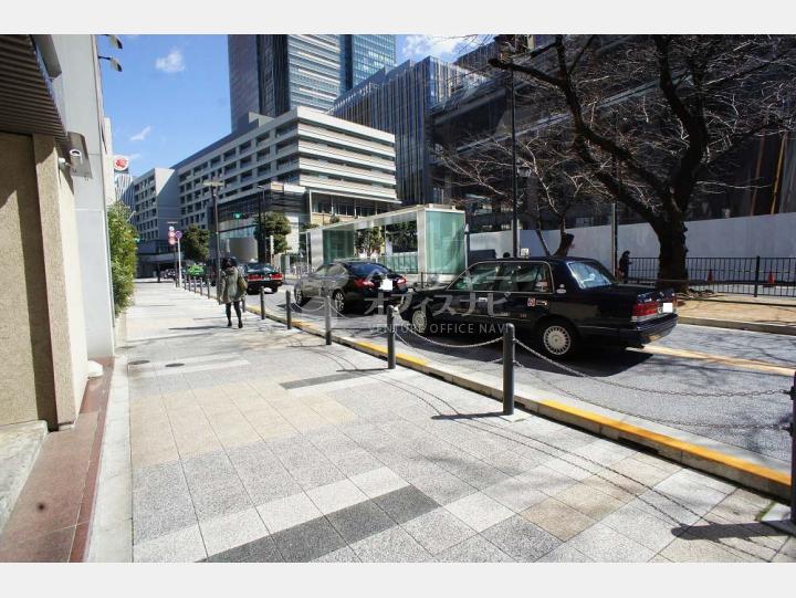 ビル前面道路【六本木稲垣ビル】