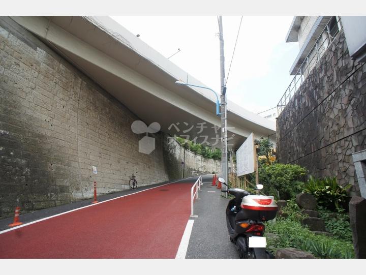 物件前の通り【信濃町外苑ビル】