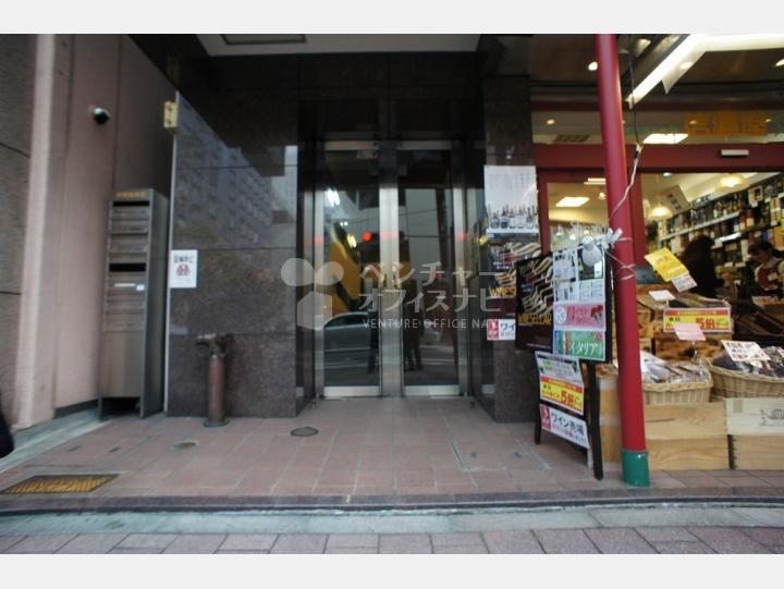 入口【赤レンガ通りビル】