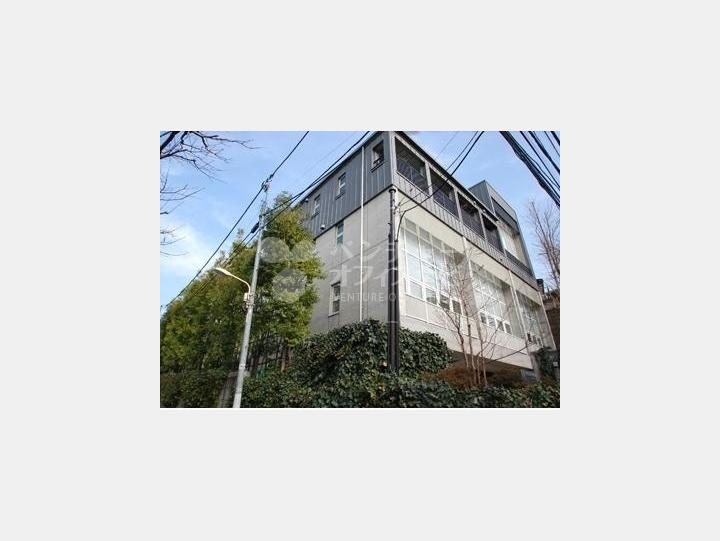 外観側面 緑に囲まれた側面です 【グランドメゾン神宮前】