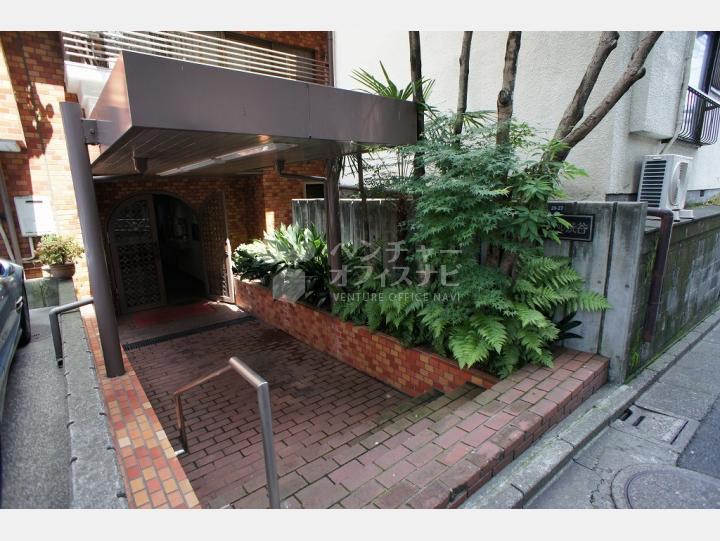 物件敷地入口　【ヴァンベール渋谷】