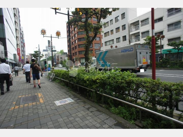 ビルの前の通り【VIP西池袋大黒ビル】