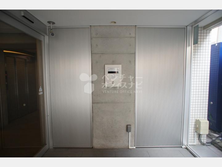 エントランス入口 【AXAS大手町LUXEASE(アクサス大手町ラクシーズ)】