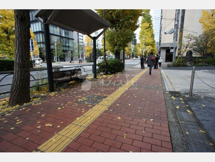 ビル前面道路【龍名館本店ビル】