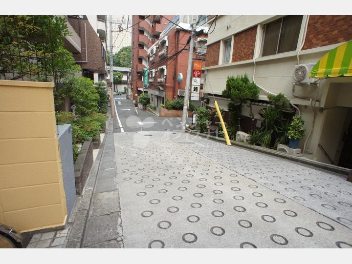 前面道路【ライオンズマンション西新宿第6】