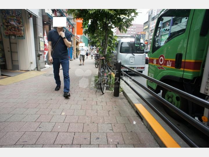 前面道路【リバティー2号館】