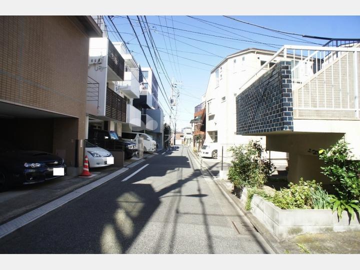 ビルの前の通り【コーポスガノ】