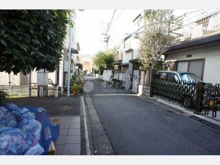 前面道路【カーサ上池袋】