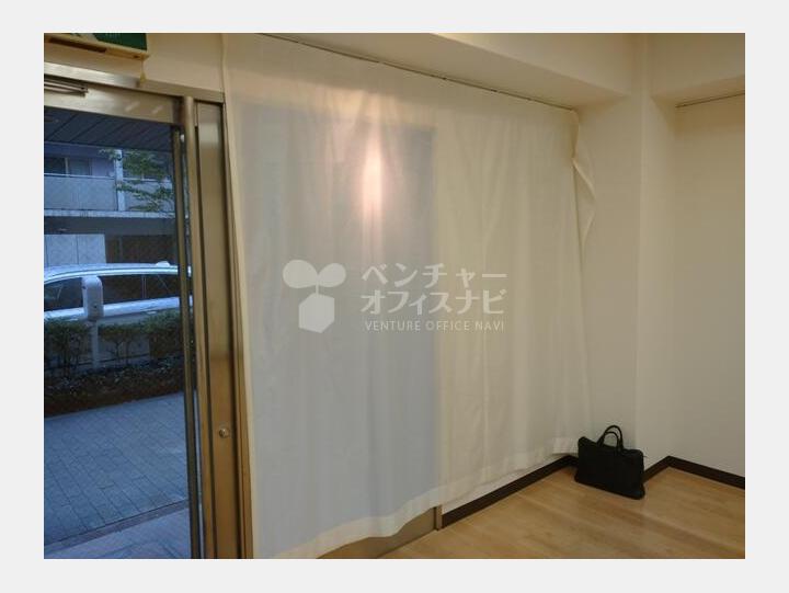 １F道路側【第１９岡崎ビル】