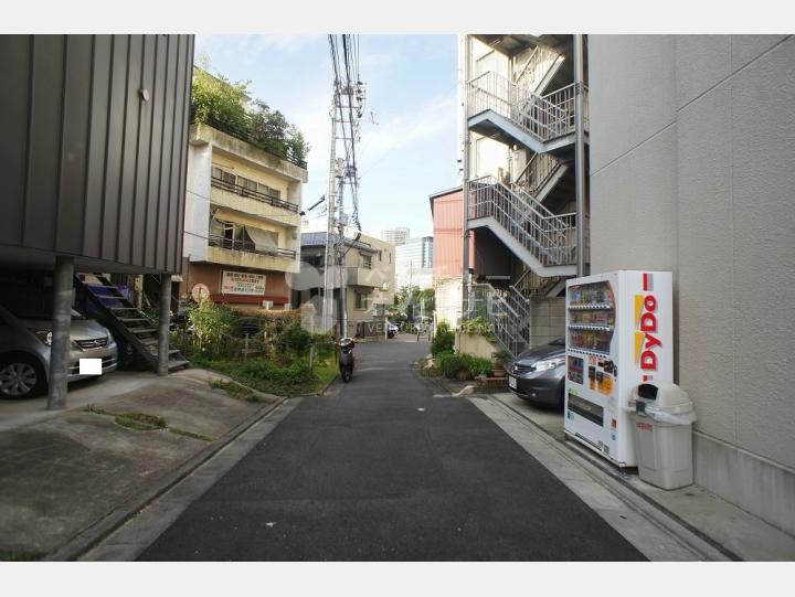 ビルの前の通り【ジャスト大崎】