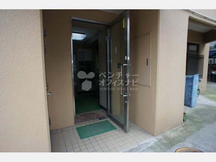 入口 【コーポイシイ】