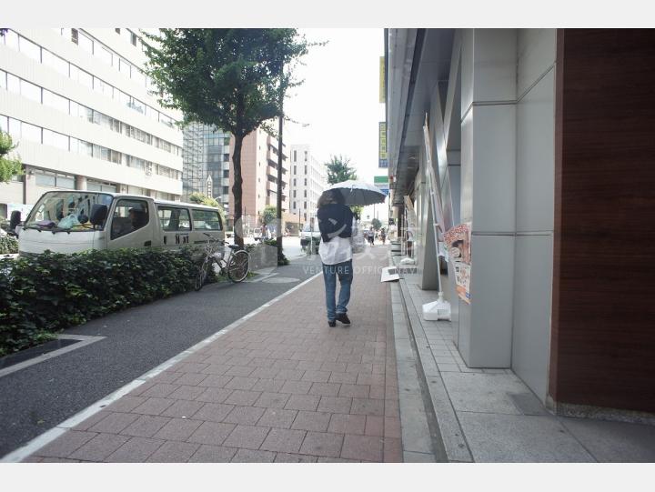 ビルの前の通り【西池袋パークフロントビル】