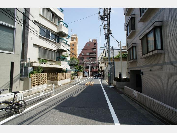 物件前の通り　【クレール南平台】