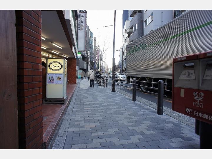 物件前の通り【ストーンワンビル】