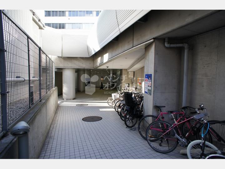 物件角から入った横の通路 【道玄坂TRビル】