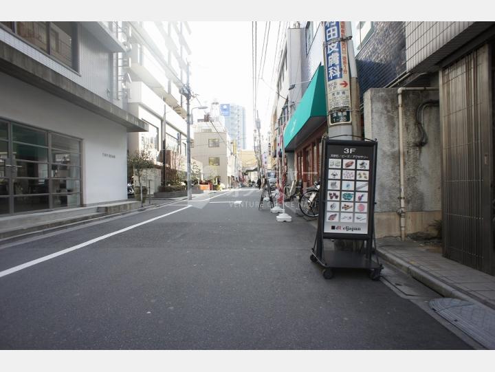 前面道路【Ｙ．ハヤシ．ビルド】