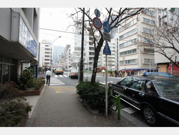 建物前通り【日本橋ロイヤルプラザ】