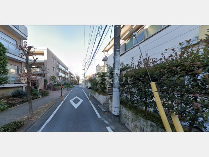 【前面道路】芦花ハウスB