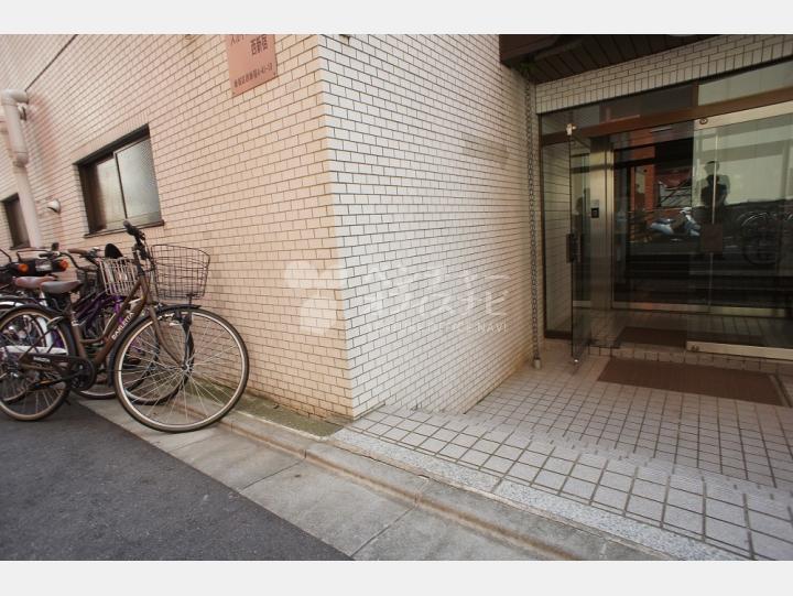 入口周辺【スカイコート西新宿】
