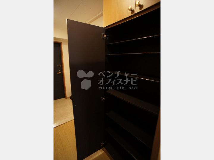 大きなシューズボックス1 【ルピナス渋谷桜丘ガーデンコート】