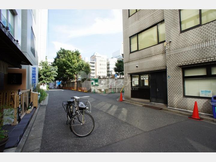 物件前の通り　【西新宿第二高橋ビル】