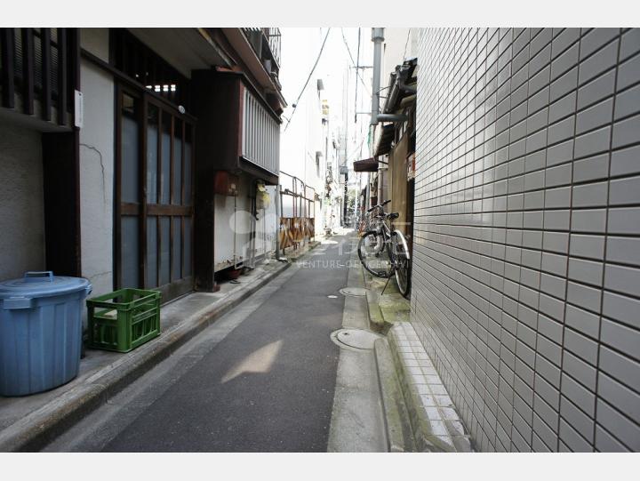 建物前通り【野瀬ビル】