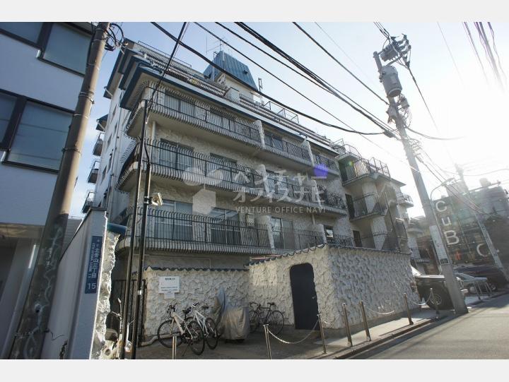 外観 特徴的な白の外壁 【秀和北青山レジデンス】
