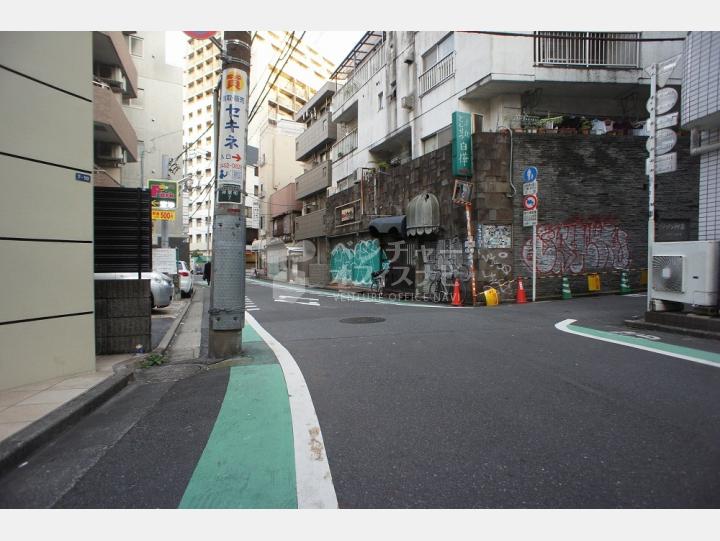 前面道路【ニューキャピタル渋谷】