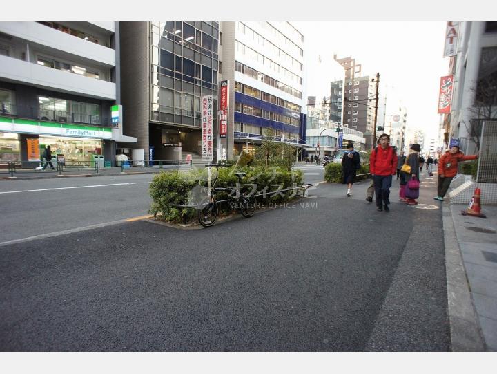 物件前通り【石山ビル (ISHIYAMA BLDG)】