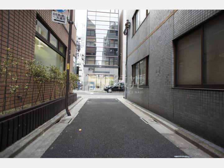 前面道路【神トラビル】